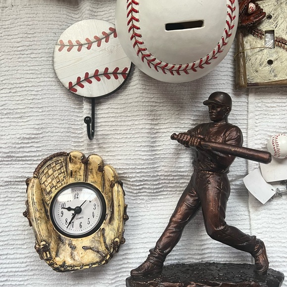 19pc Baseball Bedroom Set Glove Bat baseball bank, pull knobs, light plates, - Picture 2 of 14